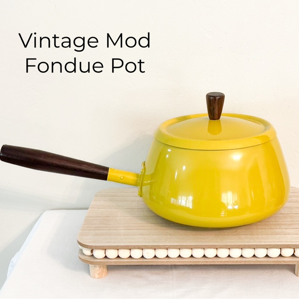 Vintage Mid Century 60s-70s Mod Enamel Ware Wood Handle Fondue Pot & Lid Mustard